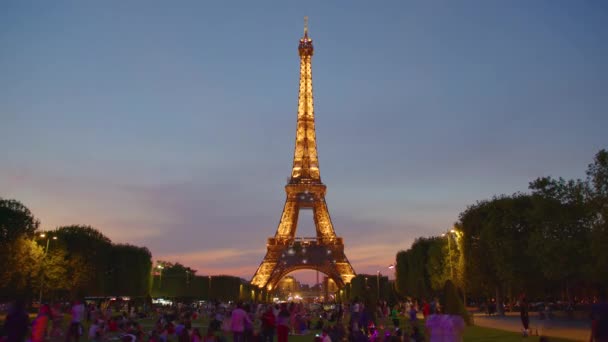 Eiffel Tower Champs Mars Paris Time Lapse France Blue Night — стокове відео