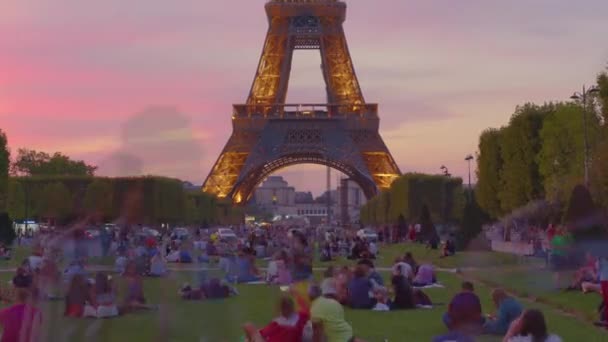 Timelapse Circulation Tour Eiffel Nuit Dans Une Journée Été Monument — Video