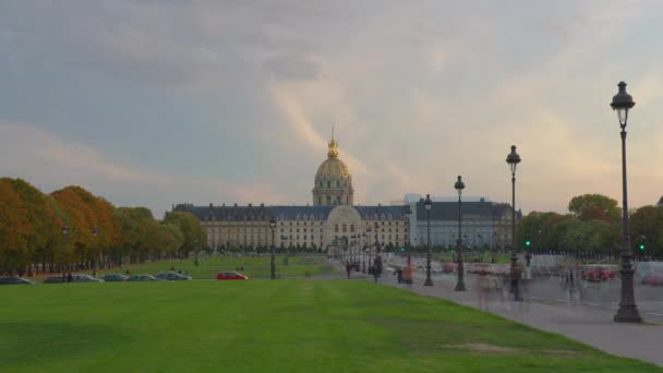 Goldene Kuppel Des Hotel Des Invalides Und Dächer Von Paris — Stockvideo