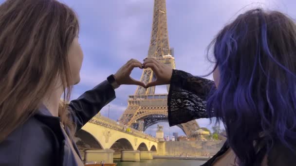 Hands Two Girls Make Heart Sign Background Eiffel Tower Young — Stock Video