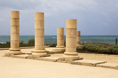 caesaria, taş sütunlar