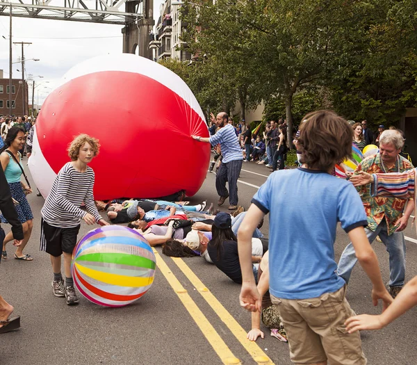 Beteiligung des Publikums an der Fremont-Parade — Stockfoto