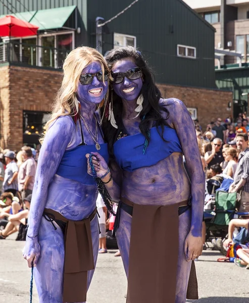 Twee straatparade performers — Stockfoto