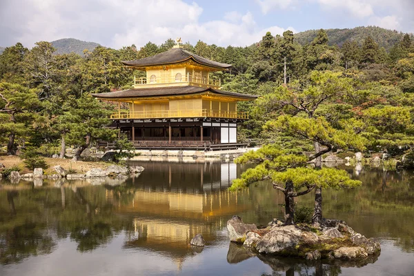 鹿苑寺でゴールデン パビリオン — ストック写真