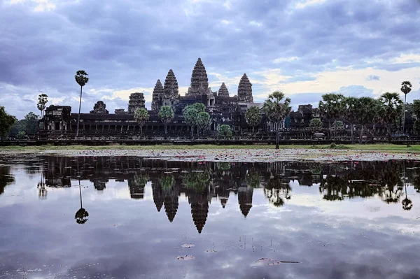 Salida del sol en Angkor wat —  Fotos de Stock