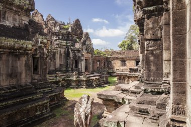 Courtyard adlı banteay samre