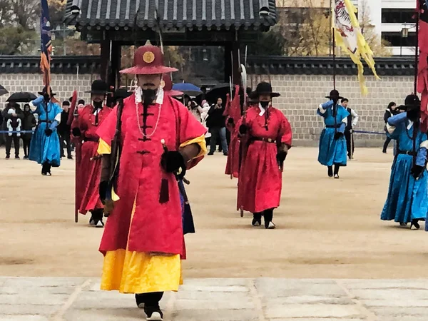 Seúl Corea Noviembre 2019 Marcha Guardias Durante Ceremonia Cambio Guardia —  Fotos de Stock