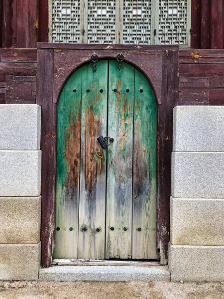 Weathered Wood Door Painted Green Guards Entrance Part Gyeongbokgung Royal — Stock Photo, Image