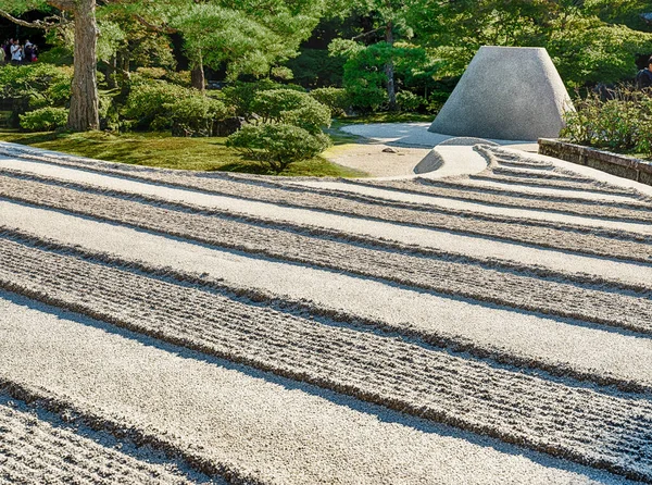 Zen Garden Raked Sand Lines Represent Sky Clouds Front Cylindrical — Stock Photo, Image