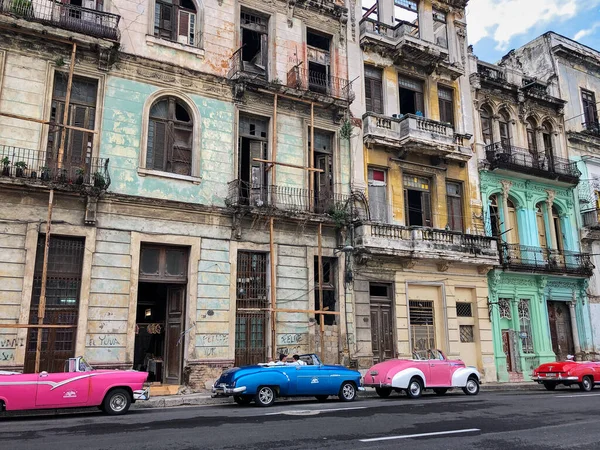 Een Serie Van Vier Auto Staat Geparkeerd Straten Van Havana — Stockfoto