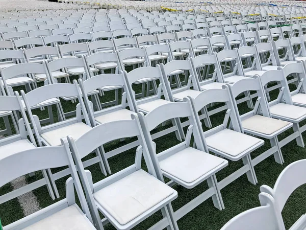 Milhares Cadeiras Brancas Vazias Estão Alinhadas Fileiras Prontas Para Uma — Fotografia de Stock