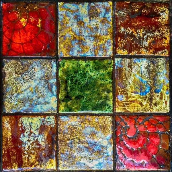 Dziewięć Płytek Ceramicznych Rzemieślniczych Wielu Kolorach Wzorach Rozmieszczone Kwadratowej Siatce — Zdjęcie stockowe