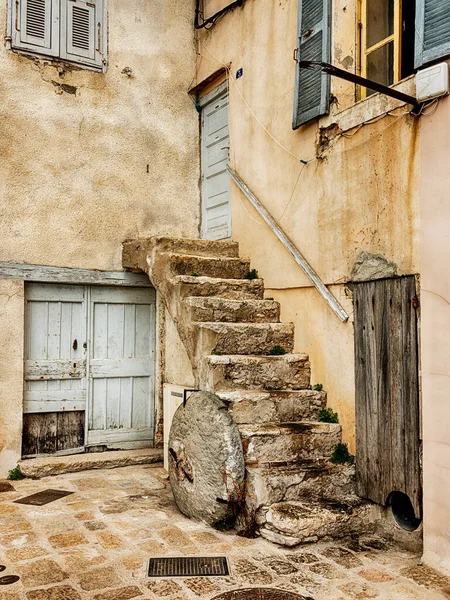 Quiet Courtyard Bonifacio Just Main Street Includes Set Stairs Second — Stock Photo, Image