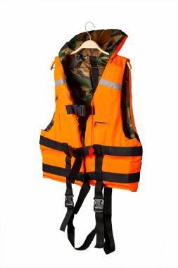 Beyaz arka planda izole edilmiş turuncu can yeleği.