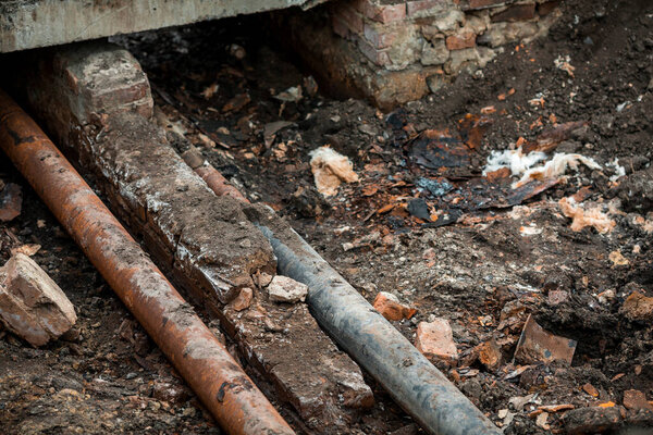 Ремонт старых ржавых труб системы водоснабжения