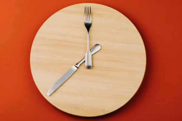 Concept Intermittent Fasting Skipping Meals Wooden Tray Cutlery Form Clock — Stock Photo, Image