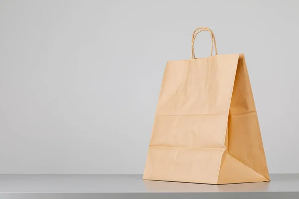 Kantung Kertas Coklat Dengan Pegangan Tas Belanja Kosong Dengan Area Stok Lukisan  