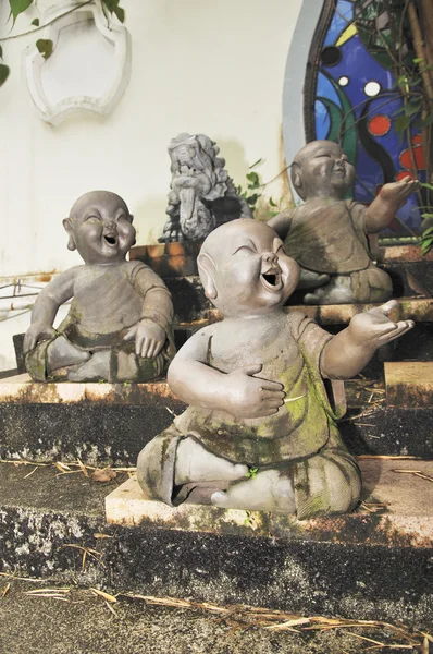 Buddha-Statue aufgegeben — Stockfoto