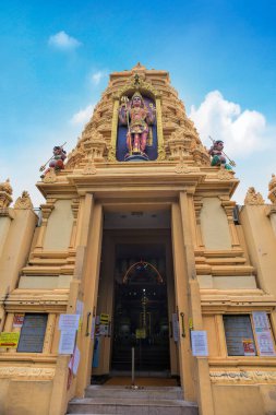 TOA PAYOH, SINGAPORE - 29 Mayıs 2021: Sri Vairavimada Kaliamman Tapınağı 'nın heykel, mimari ve sembolleri, 2001 yılında Lorong 8.. 