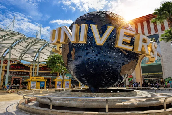 Singapore Novembro 2021 Vista Dia Fonte Rotativa Globo Universal Studios — Fotografia de Stock