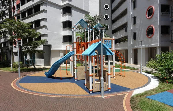 Parque Infantil Colorido Para Crianças Bloco Habitação Pública — Fotografia de Stock