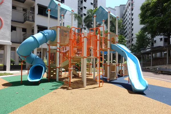 Colorido Patio Recreo Para Niños Bloque Vivienda Pública — Foto de Stock