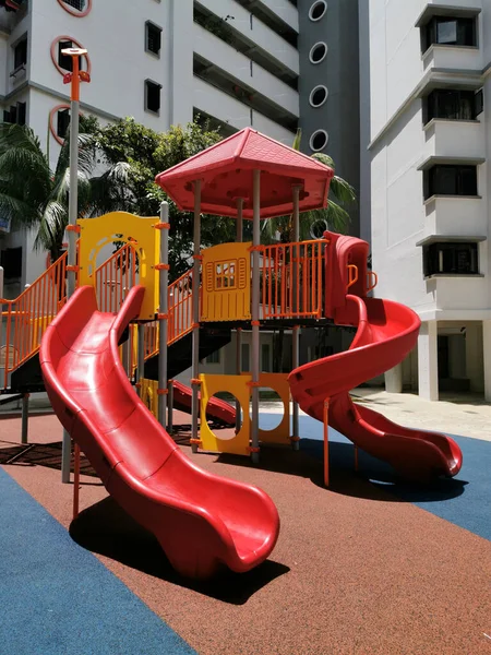 Parque Infantil Colorido Para Crianças Bloco Habitação Pública — Fotografia de Stock