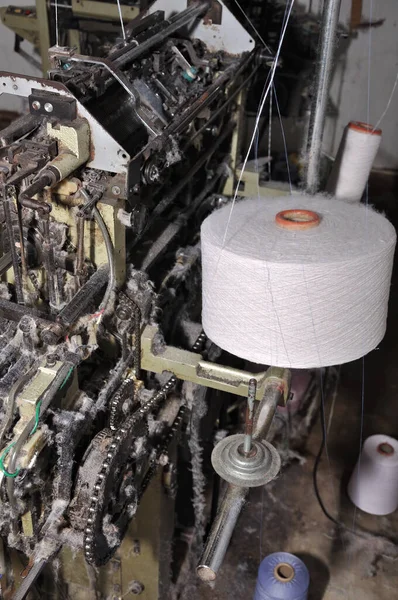 Automatic Machine Manufacture Woolen Cotton Gloves Selective Focus — стоковое фото