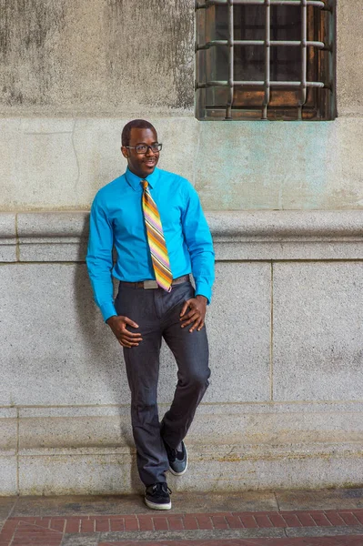 Vestirse Con Una Camisa Azul Claro Una Corbata Patrón Pantalones — Foto de Stock