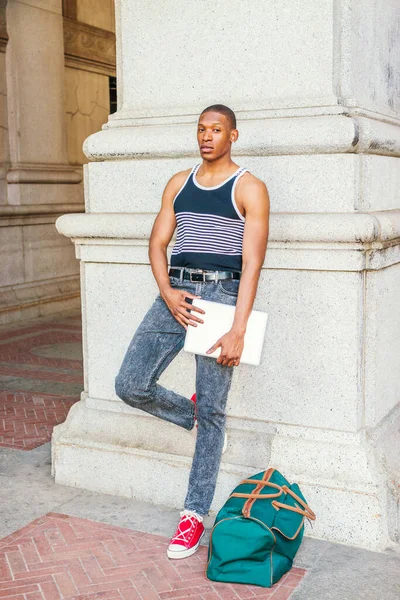 College Student Traveling Summer New York Wearing Black White Striped — Foto de Stock