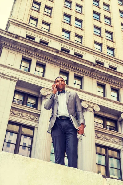 Poder Tecnología Hombre Negocios Afroamericano Que Trabaja Nueva York Vistiendo — Foto de Stock