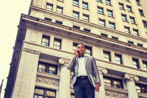 Poder Tecnología Hombre Negocios Afroamericano Que Trabaja Nueva York Vistiendo — Foto de Stock