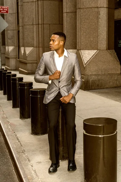 Empresario Afroamericano Que Trabaja Nueva York Usando Chaqueta Gris Pantalones — Foto de Stock