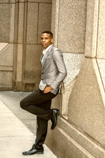 Empresario Afroamericano Que Trabaja Nueva York Usando Chaqueta Gris Pantalones — Foto de Stock