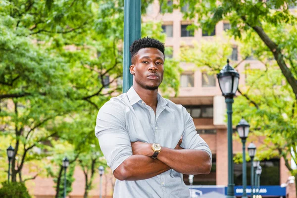 Portrait Young African American Man Wearing Gray Shirt Rolling Sleeves — Stockfoto
