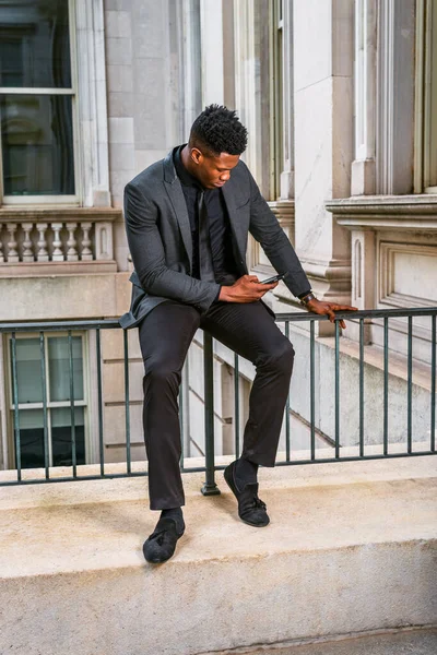 Empresario Afroamericano Trabajando Nueva York Usando Chaqueta Corbata Negra Pantalones — Foto de Stock