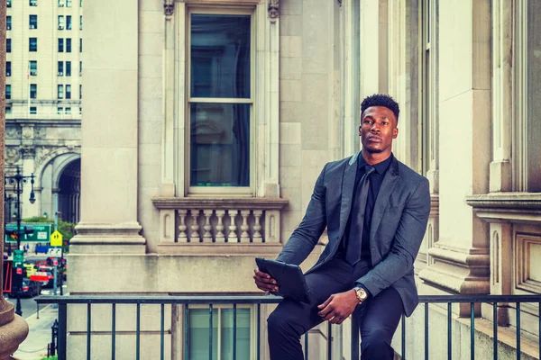 Афроамериканський Бізнесмен Який Працює Нью Йорку Одягнувши Модний Піджак Чорний — стокове фото