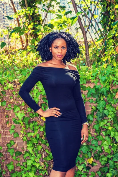 New York Afro Amerikan Kadın Moda Uzun Kollu Ince Omuz — Stok fotoğraf