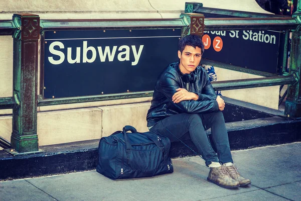 Азиатско Американский Студент Путешествует Нью Йорку Черной Кожаной Куртке Брюках — стоковое фото