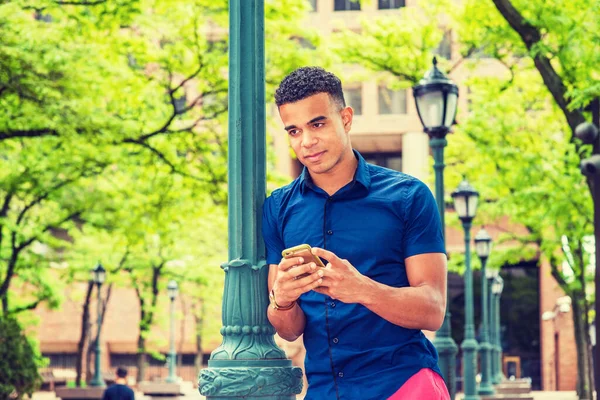 African American College Student Texting Man Wearing Blue Short Sleeve — Stock Photo, Image