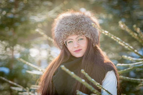 Portrait Woman Eyeglasses White Clothes Cold Winter Forest — Stock Photo, Image