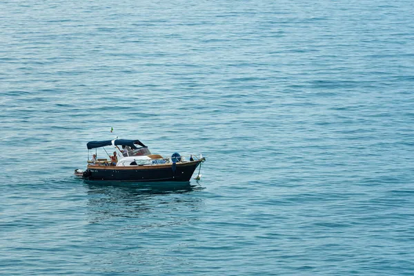 Manarola Italien Augusti 2021 Båtar Dockade Vid Manarolas Vik Cinque — Stockfoto