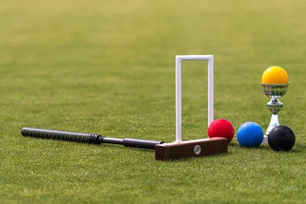 Een Set Gekleurde Ballen Een Hamer Een Winnaarsprijs Bij Croquet — Stockfoto