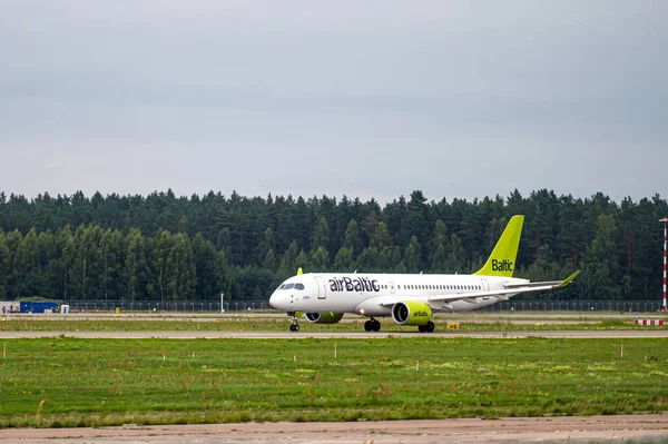 Riga Latvia August 2021 Airbaltic Airbus A220 300 Aas Takes — Stock Photo, Image