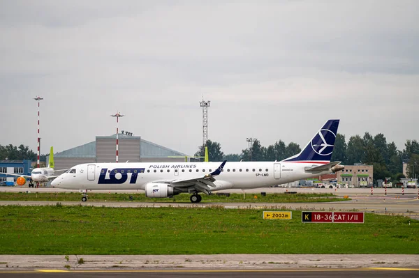 Riga Latvia August 2021 Lot Polish Airlines Embraer 190 Lmd — Stock Photo, Image