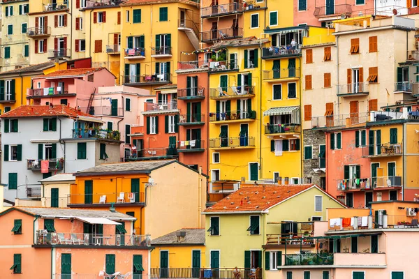 意大利马那罗拉州Riomaggiore Cinque Terre村五彩斑斓的房屋景观 — 图库照片