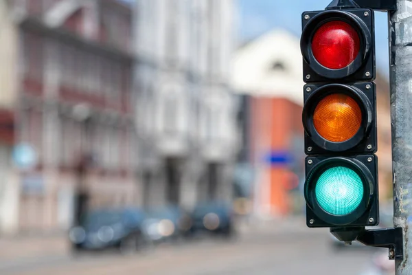 Nahaufnahme Einer Kleinen Ampelanlage Mit Grünem Licht Vor Dem Hintergrund — Stockfoto