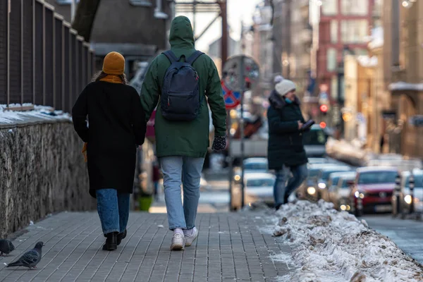Riga Latvia February 2021 Couple People Holding Hands Walking Sidewalk —  Fotos de Stock
