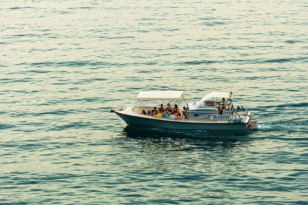 Manarola Italien August 2021 Motorboot Segelt Der Nähe Der Küste — Stockfoto