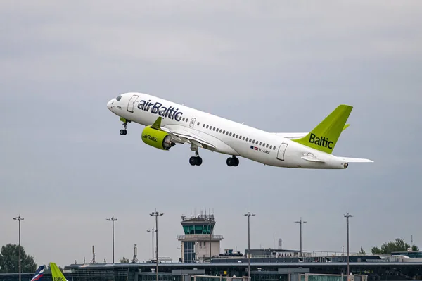 Riga Latvia August 2021 Airbaltic Airbus A220 300 Aas Takes — Stock Photo, Image